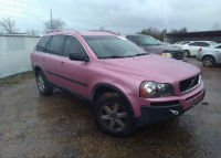 Auto tipo camioneta 4x4 color rosado