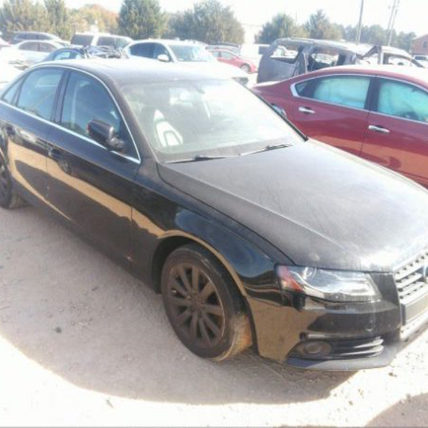 carro sedán en buen estado de 2013 o anterior